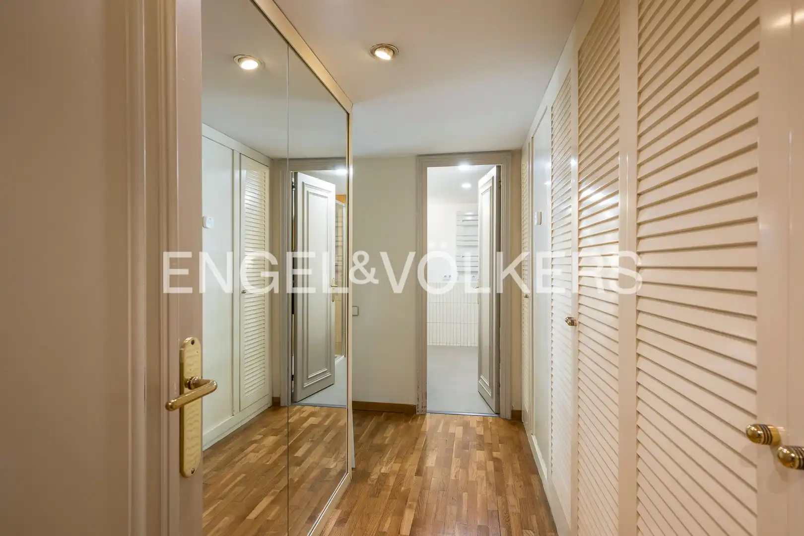 Flat for sale in Barcelona  with Air Conditioner, Heating and Private garden