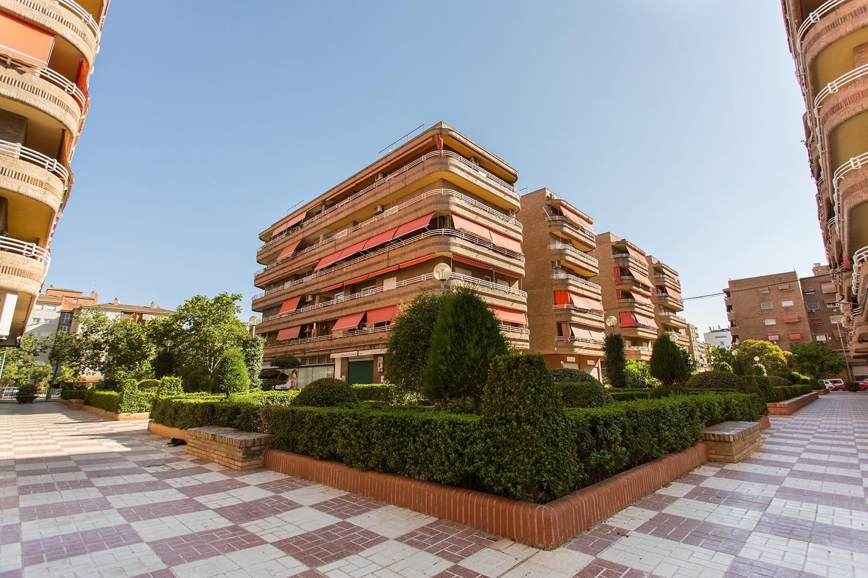 Exterior view of Flat for sale in  Granada Capital  with Air Conditioner, Heating and Terrace