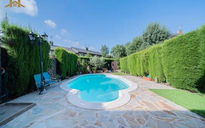 Piscina de Casa adosada en venda en Moralzarzal amb Calefacció, Jardí privat i Traster
