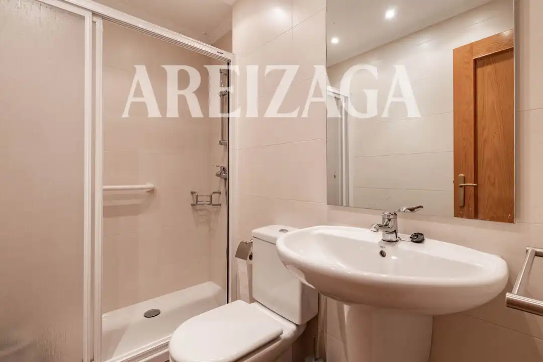 Badezimmer von Wohnung zum Verkauf in Donostia - San Sebastián  mit Heizung und Balkon