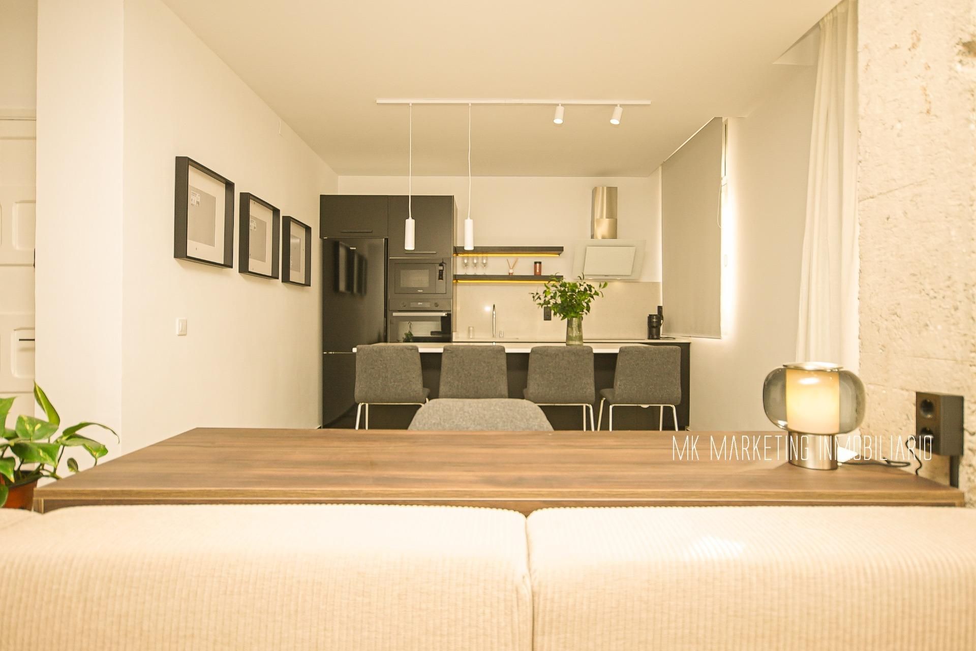 Sala d'estar de Pis de lloguer en Las Palmas de Gran Canaria amb Balcó i Alarma