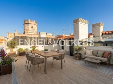 Àtic amb balcó en venda a Centre Vila
