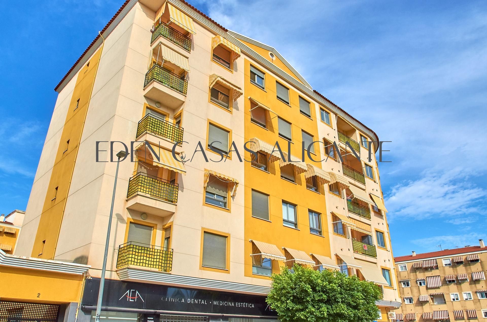 Vista exterior de Apartament en venda en Villajoyosa / La Vila Joiosa amb Aire condicionat, Calefacció i Terrassa