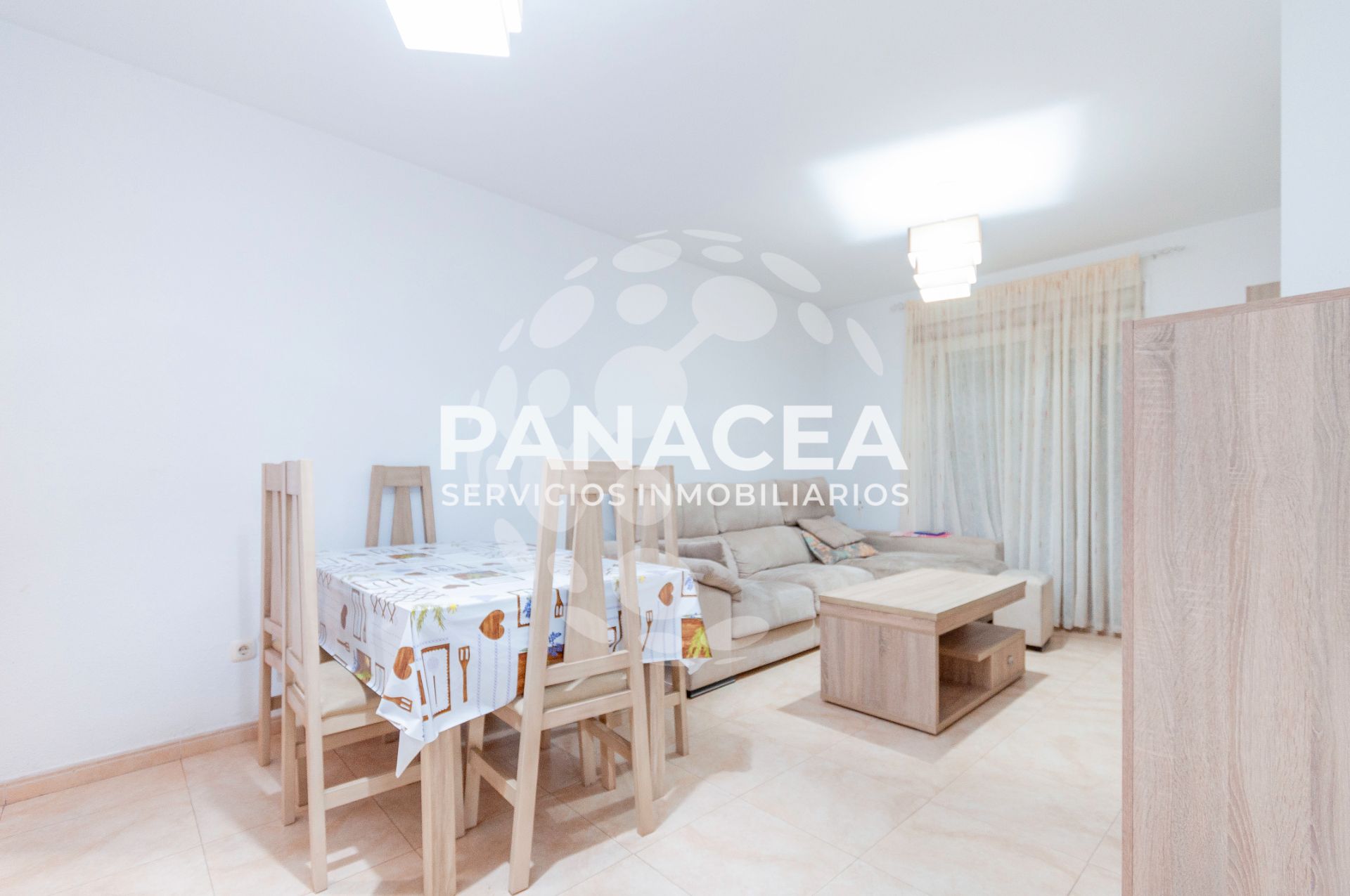 Menjador de Pis en venda en Roquetas de Mar amb Terrassa, Moblat i Forn