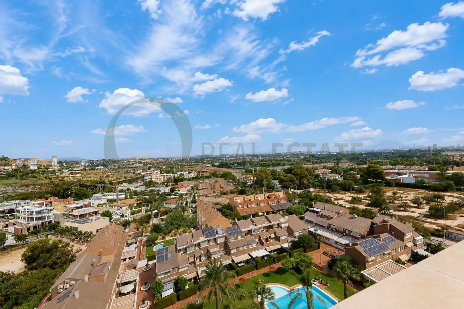 Vista exterior de Àtic en venda en Alicante / Alacant amb Aire condicionat, Calefacció i Jardí privat
