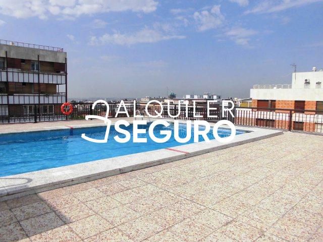 Piscina de Estudi de lloguer en  Madrid Capital amb Aire condicionat, Calefacció i Terrassa