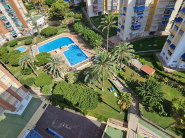Penthouse with pool for sale in Playa de Poniente
