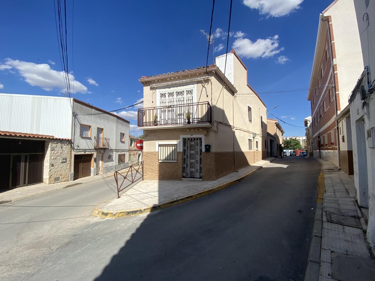 Vista exterior de Casa o xalet en venda en Tarancón amb Calefacció, Traster i Moblat