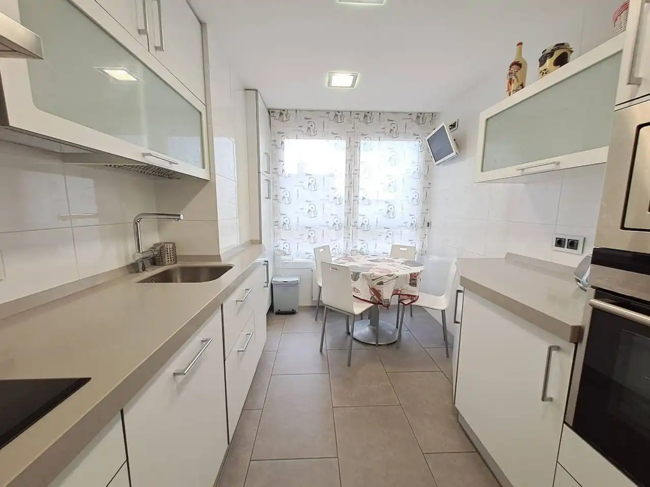 Küche von Wohnung zur Miete in Burgos mit Heizung, Parkett und Abstellraum