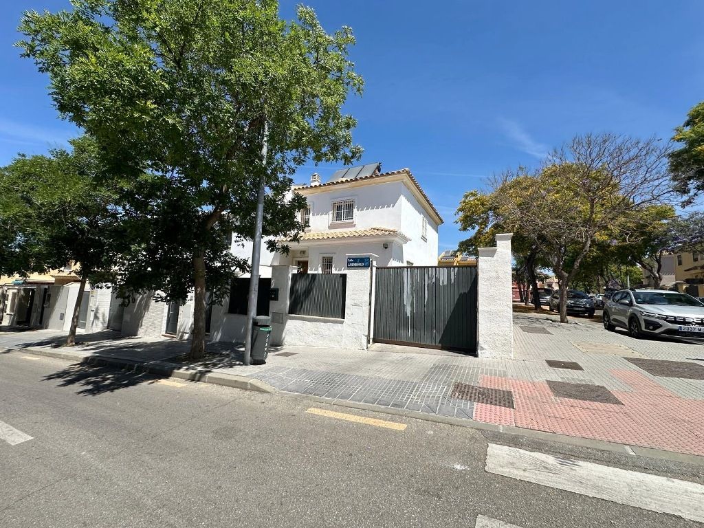 Exterior view of Single-family semi-detached for sale in Málaga Capital