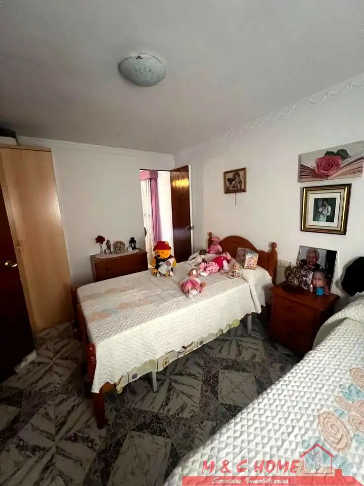 Dormitori de Casa o xalet en venda en Málaga amb Jardí privat, Terrassa i Traster