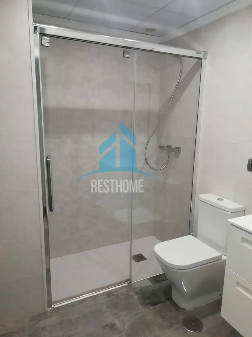 Baño de Apartamento de alquiler en Cullera con Aire acondicionado, Jardín privado y Terraza