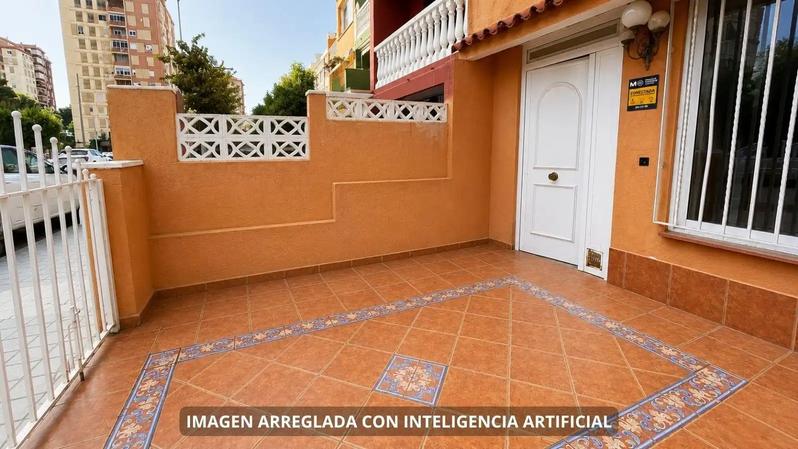 Vista exterior de Casa adosada en venda en La Pobla de Farnals amb Aire condicionat, Terrassa i Balcó
