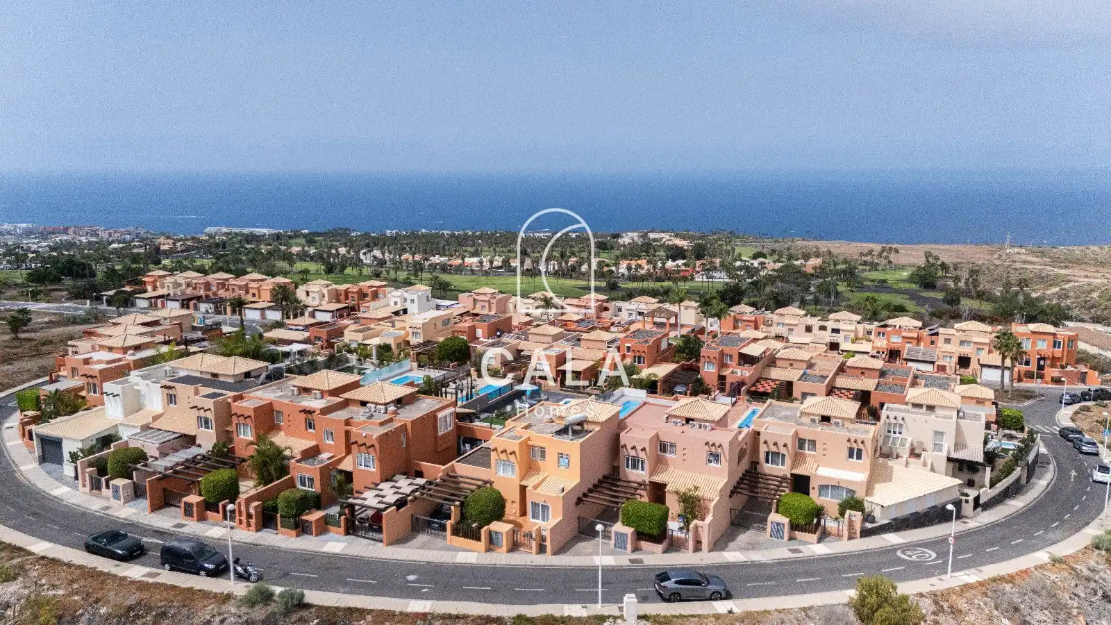 Vista exterior de Casa o xalet en venda en Adeje amb Aire condicionat, Calefacció i Piscina