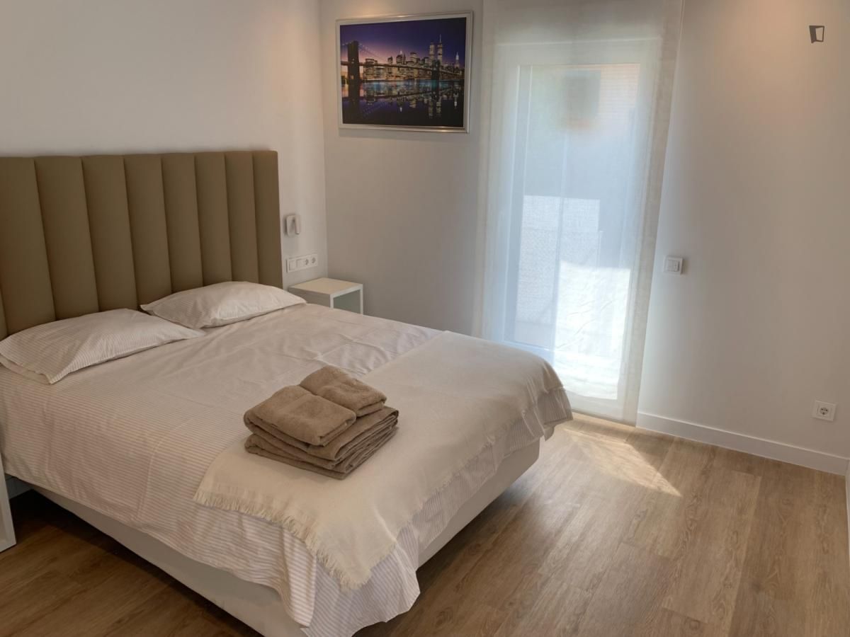 Dormitori de Apartament per a compartir en Majadahonda amb Moblat, Forn i Microones