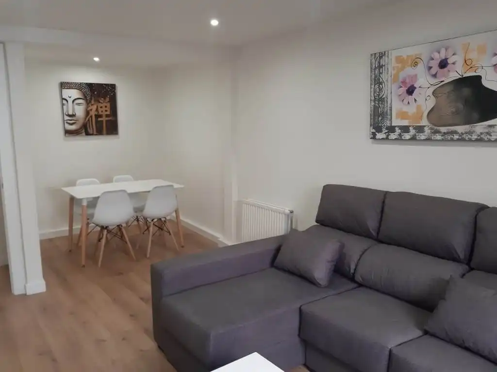 Sala de estar de Apartamento en venta en Burgos con Calefacción y Amueblado