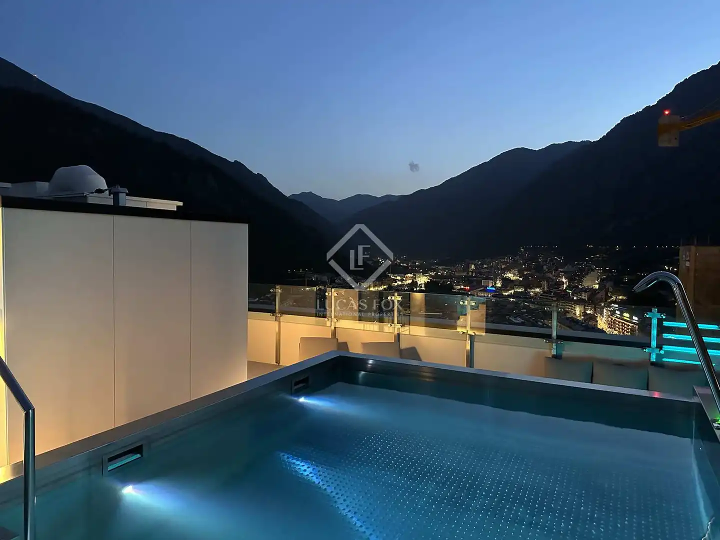 Exterior view of Attic for sale in Madrid  with Air Conditioner, Heating and Terrace