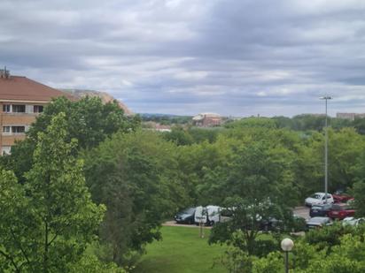 Vista exterior de Pis en venda en  Logroño amb Terrassa