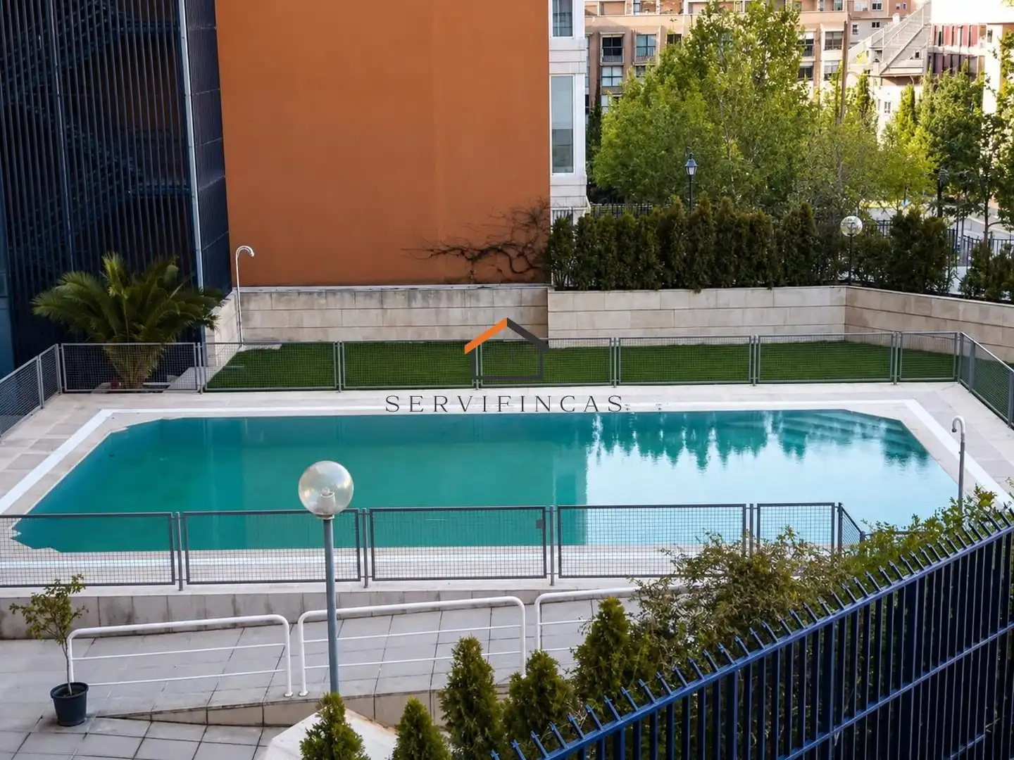 Piscina de Apartament de lloguer en Madrid amb Calefacció, Parquet i Piscina comunitària