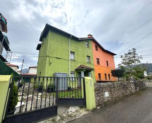 Exterior view of House or chalet for sale in Los Corrales de Buelna   with Heating, Private garden and Balcony
