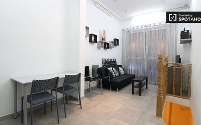 Living room of Flat to rent in  Madrid Capital  with Air Conditioner and Balcony