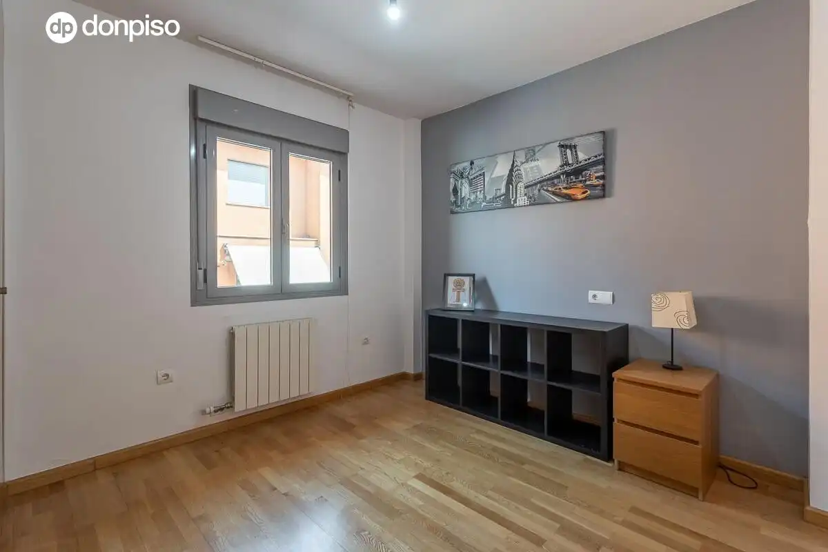 Casa adosada en venta en Jun con Calefacción, Terraza y Trastero