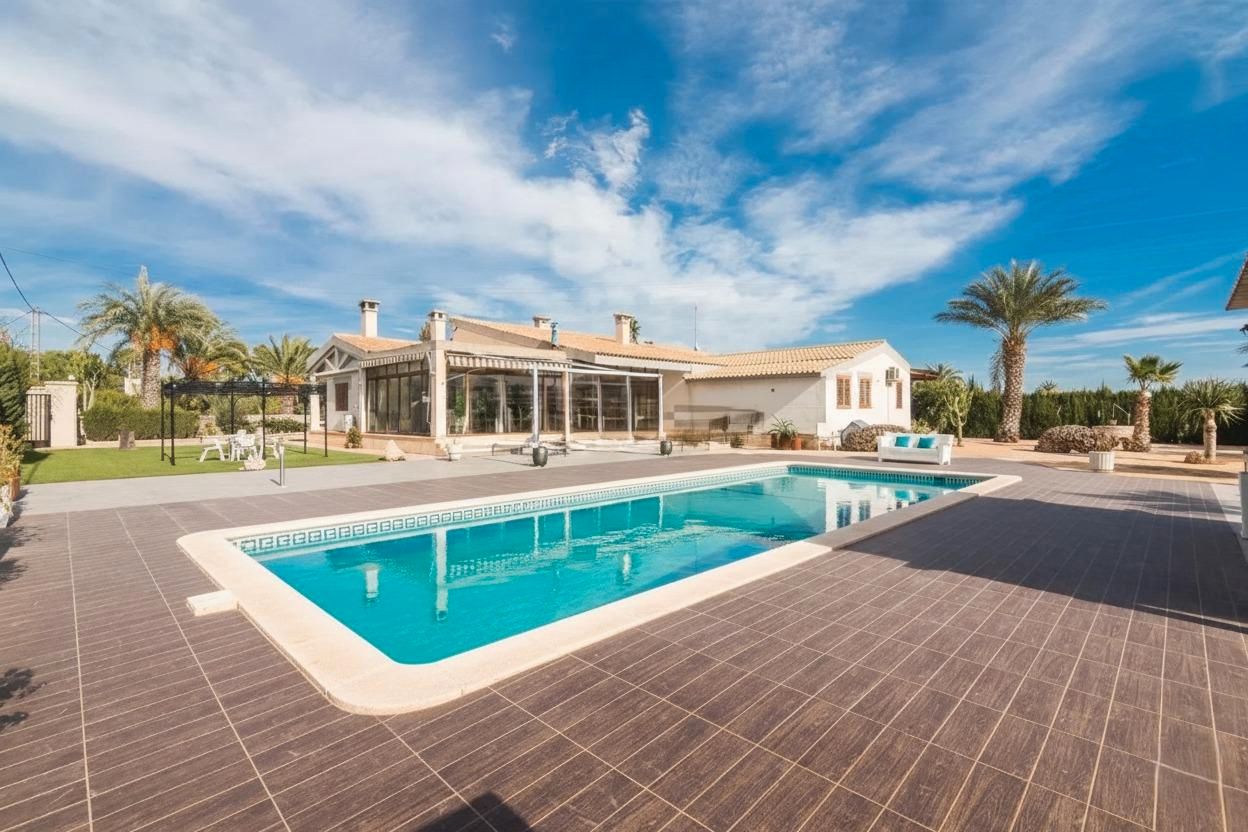 Piscina de Casa o xalet en venda en Elche / Elx amb Jardí privat, Terrassa i Piscina