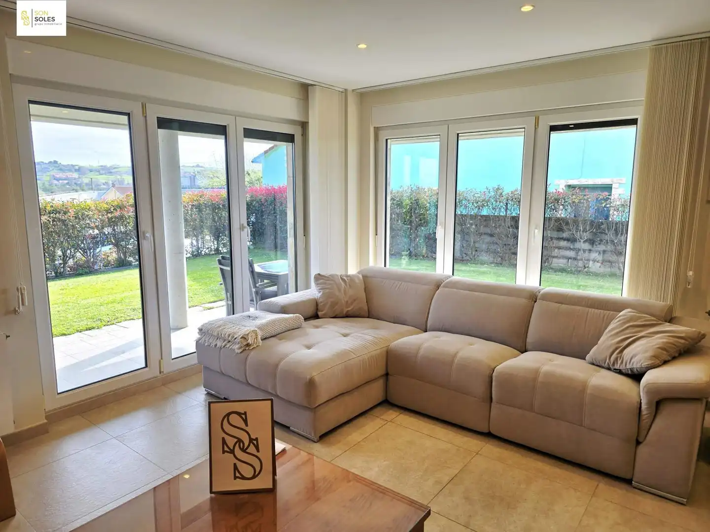 Sala de estar de Casa o chalet en venta en Santa Cruz de Bezana con Calefacción, Jardín privado y Terraza