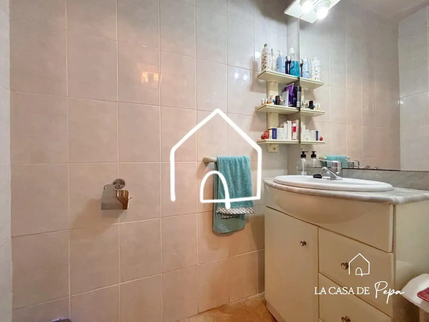 Baño de Casa adosada en venta en Viladecans con Aire acondicionado, Calefacción y Jardín privado