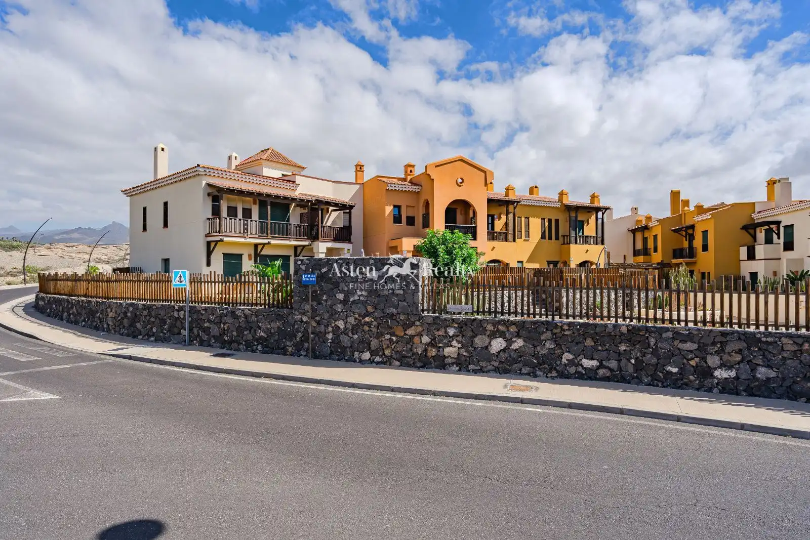 Vista exterior de Casa adosada en venda en Golf del Sur - Amarilla Golf 