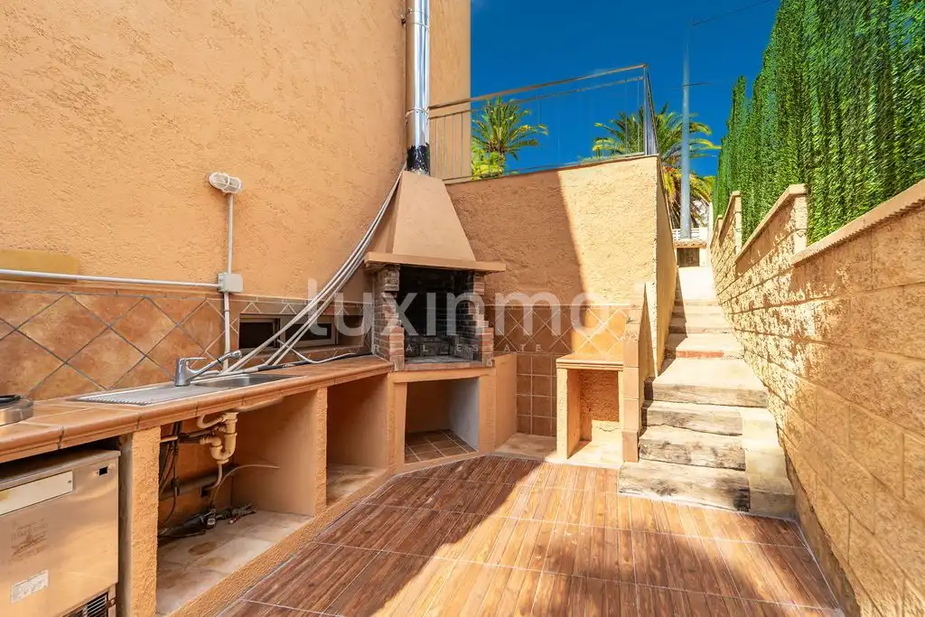Terrace of Detached homes for rent in Coloma  