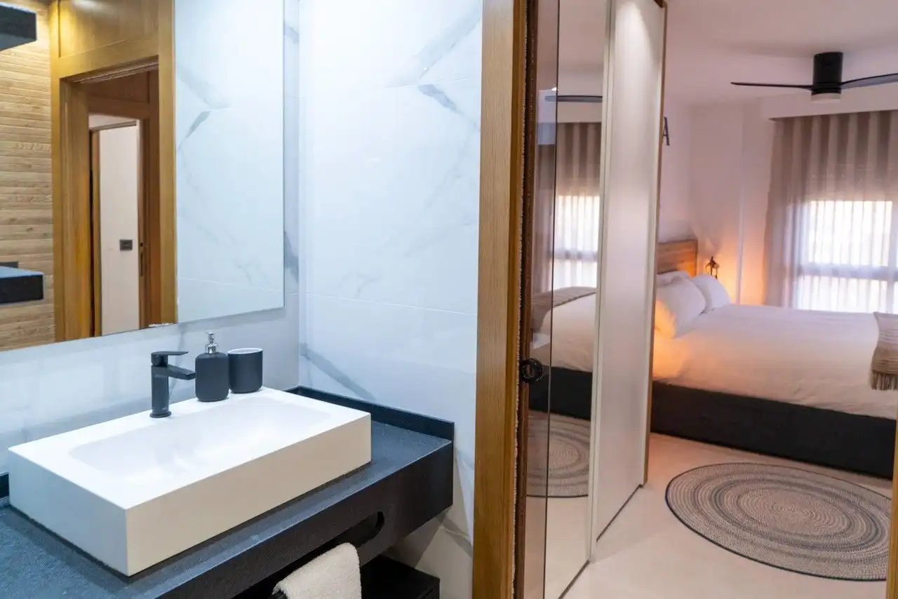 Bany de Apartament en venda en Torrevieja amb Aire condicionat, Calefacció i Jardí privat