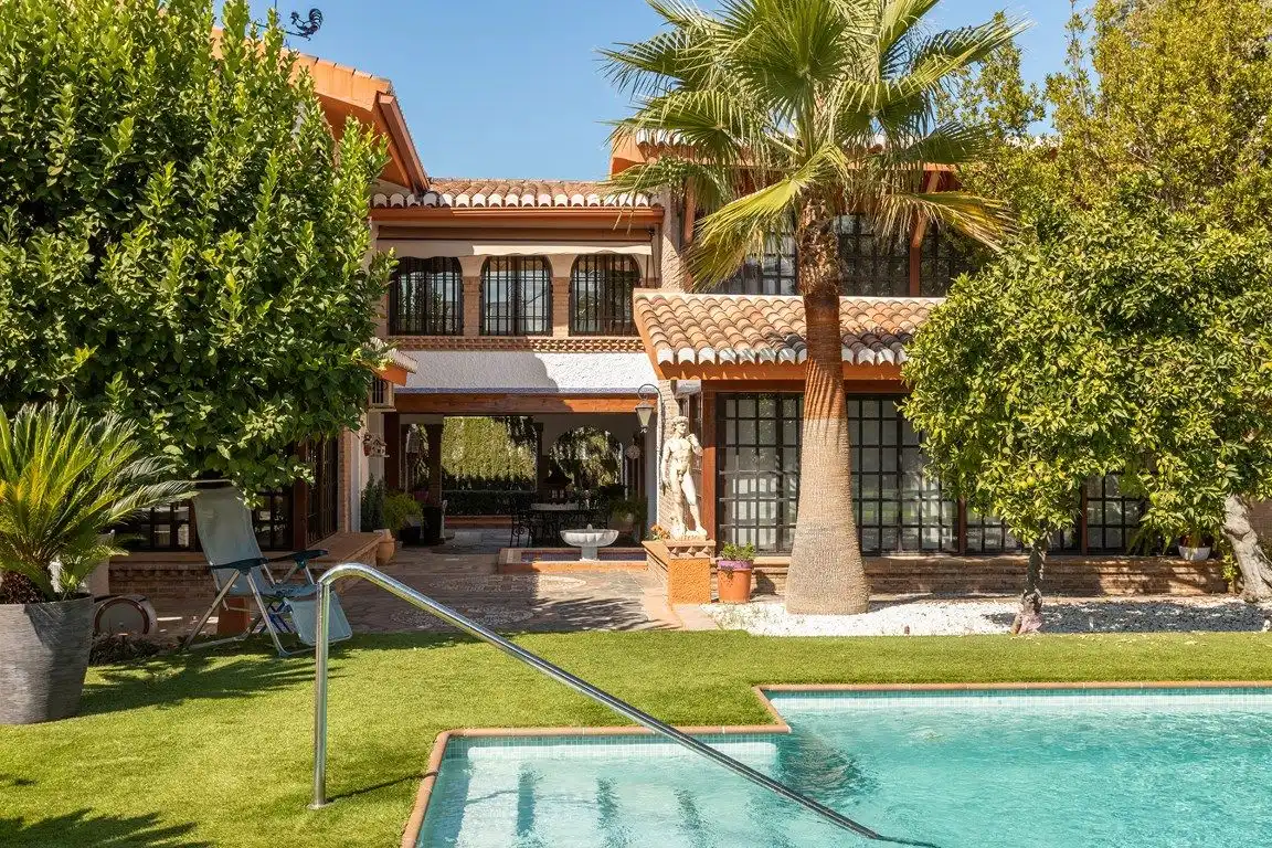 Jardí de Casa o xalet en venda en Peligros amb Aire condicionat, Calefacció i Jardí privat