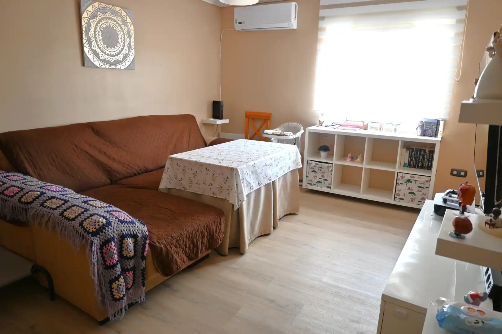 Sala d'estar de Casa adosada en venda en Las Gabias amb Aire condicionat, Calefacció i Traster
