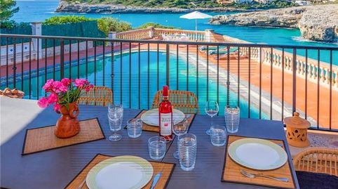 Chalet Unifamiliar en solar de 1.829m2 aprox. con vistas panorámicas al mar, 300m2 aprox., amplio salón comedor con desnivel, chim