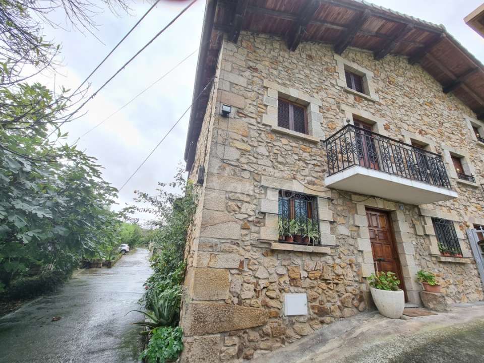 Vista exterior de Finca rústica en venda en Amorebieta-Etxano amb Calefacció, Traster i Piscina