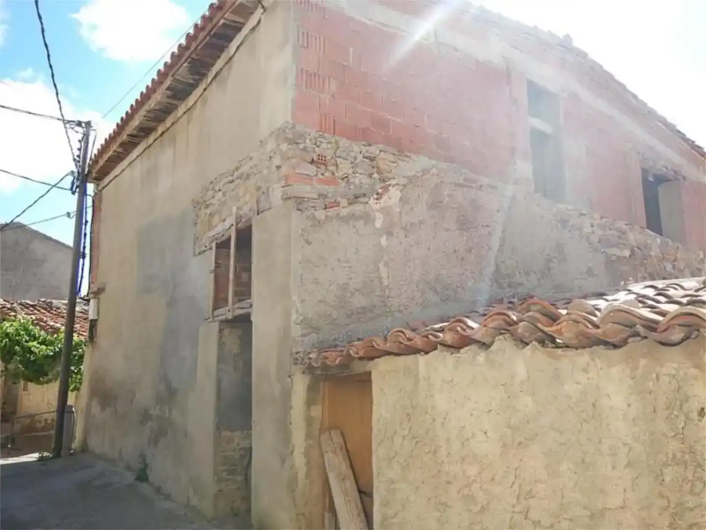 Vista exterior de Casa adosada en venda en Añón de Moncayo amb Balcó