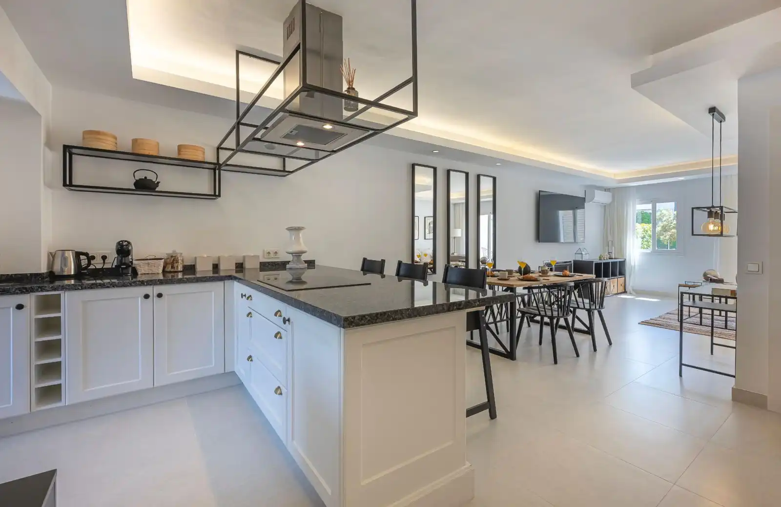 Cocina de Casa adosada de alquiler en Marbella con Aire acondicionado, Jardín privado y Trastero