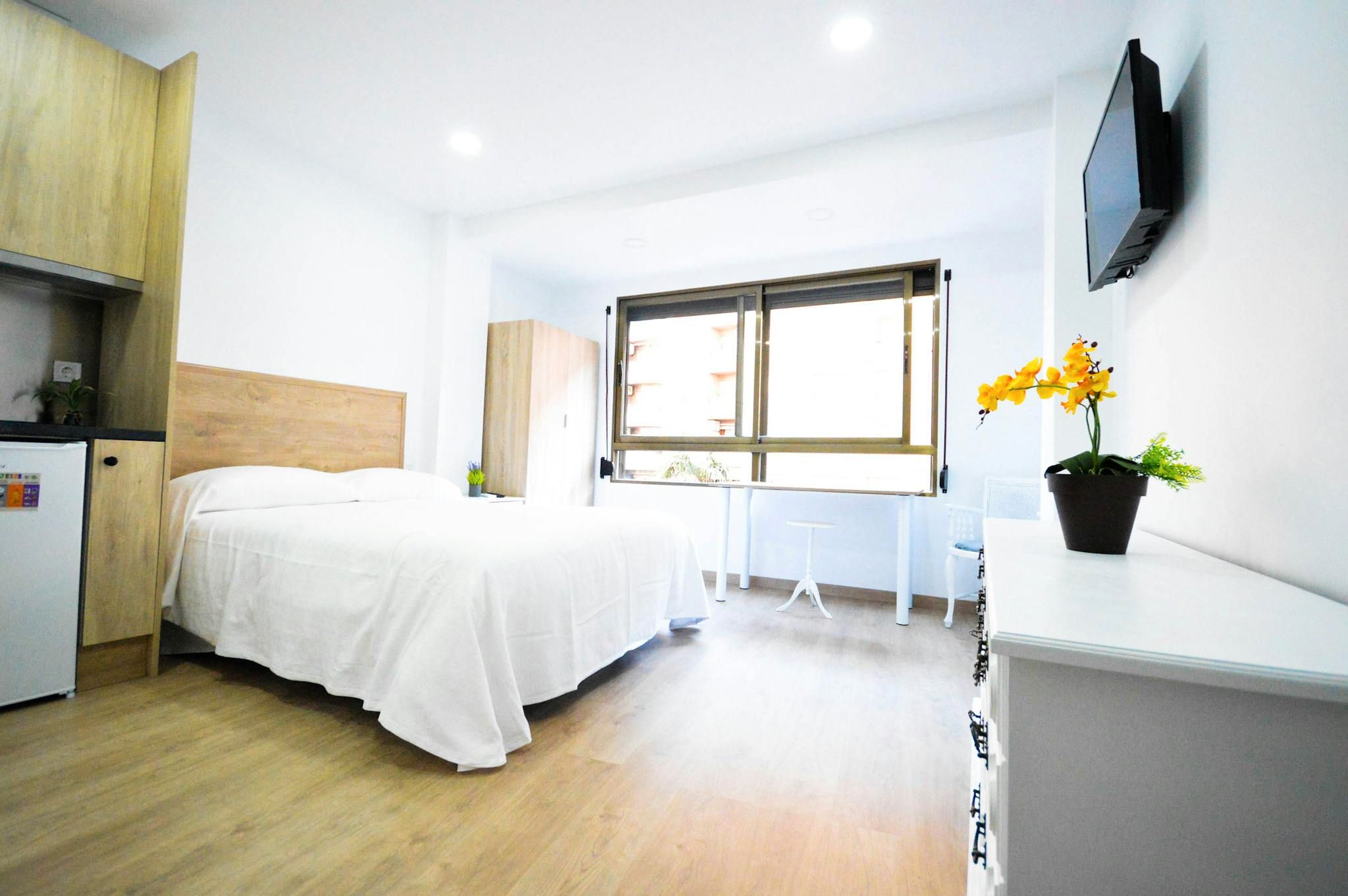 Bedroom of Flat to rent in  Valencia Capital  with Air Conditioner, Washing machine and TV