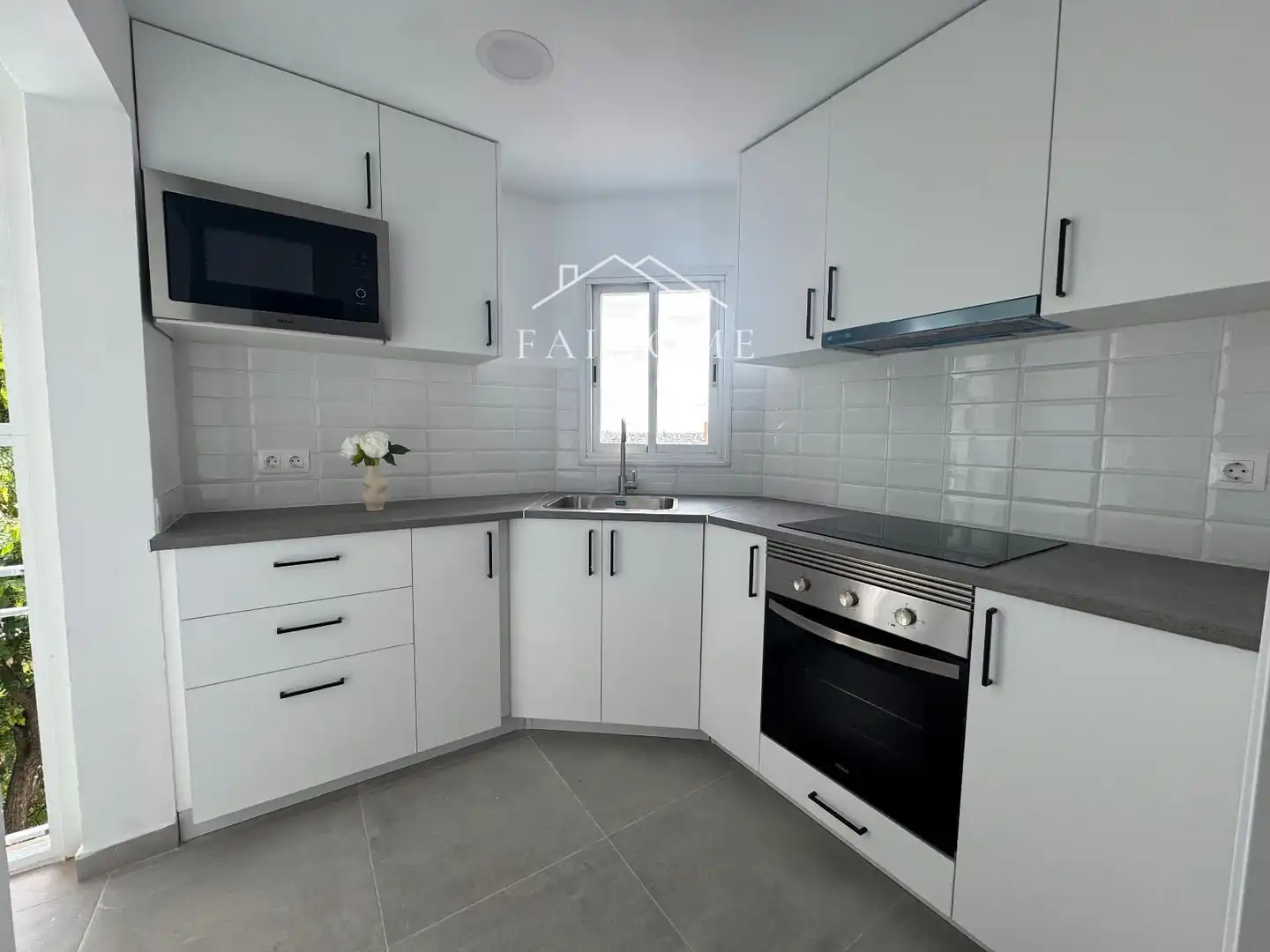 Kitchen of Attic for sale in Barcelona  with Heating, Parquet flooring and Oven