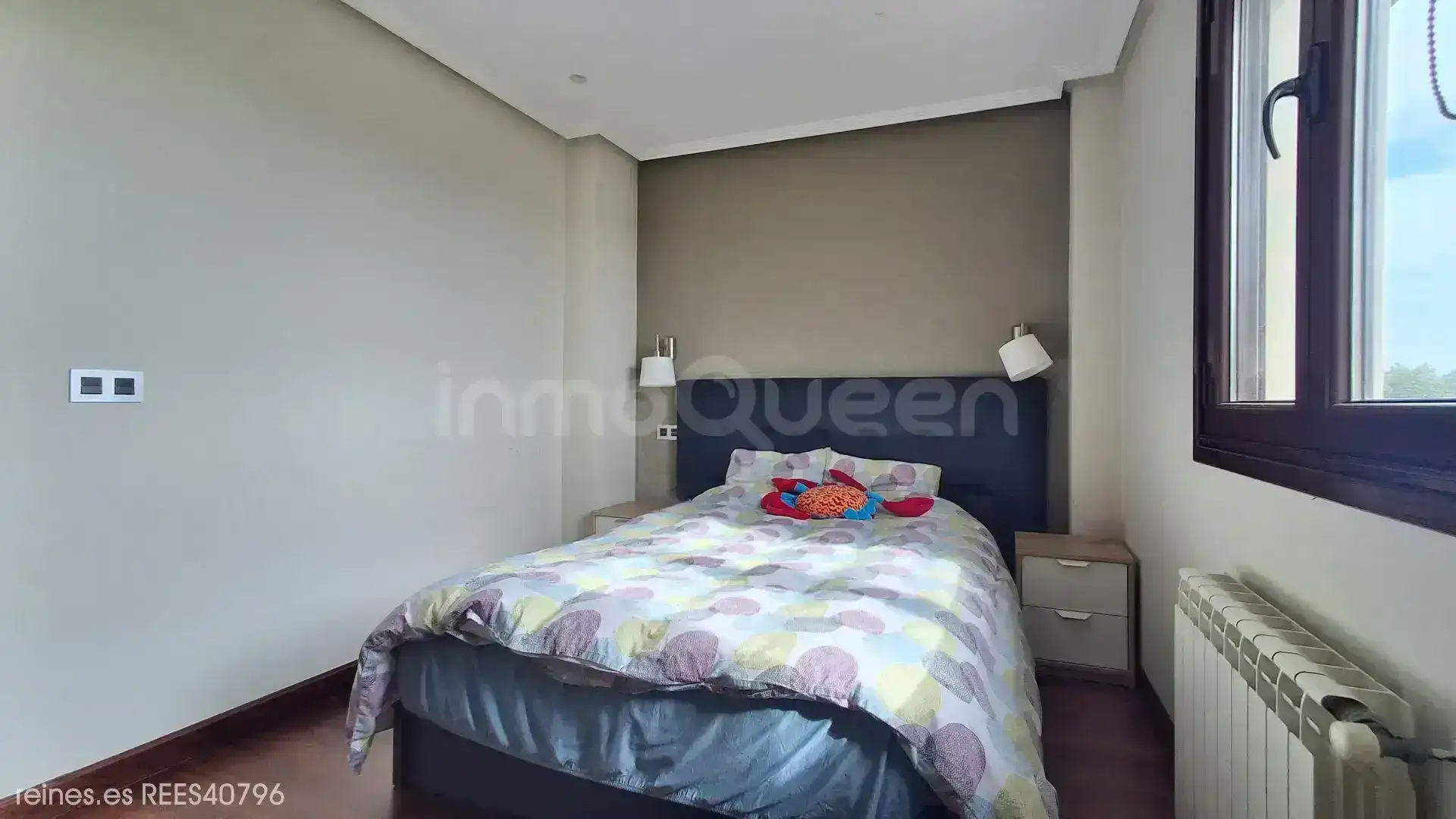 Dormitori de Casa o xalet en venda en Oviedo  amb Calefacció, Jardí privat i Terrassa