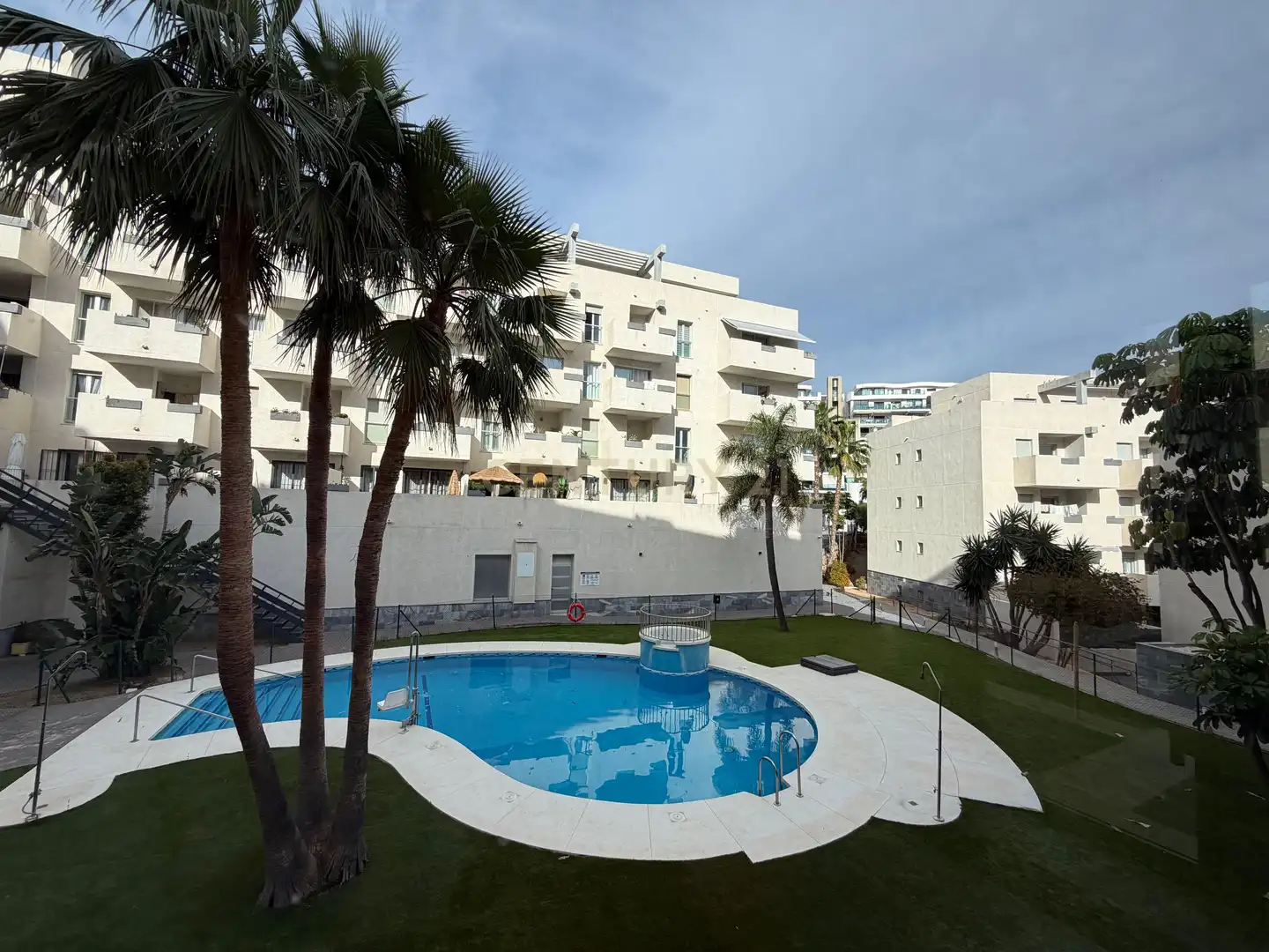 Piscina de Apartament de lloguer en Mijas amb Aire condicionat, Jardí privat i Traster