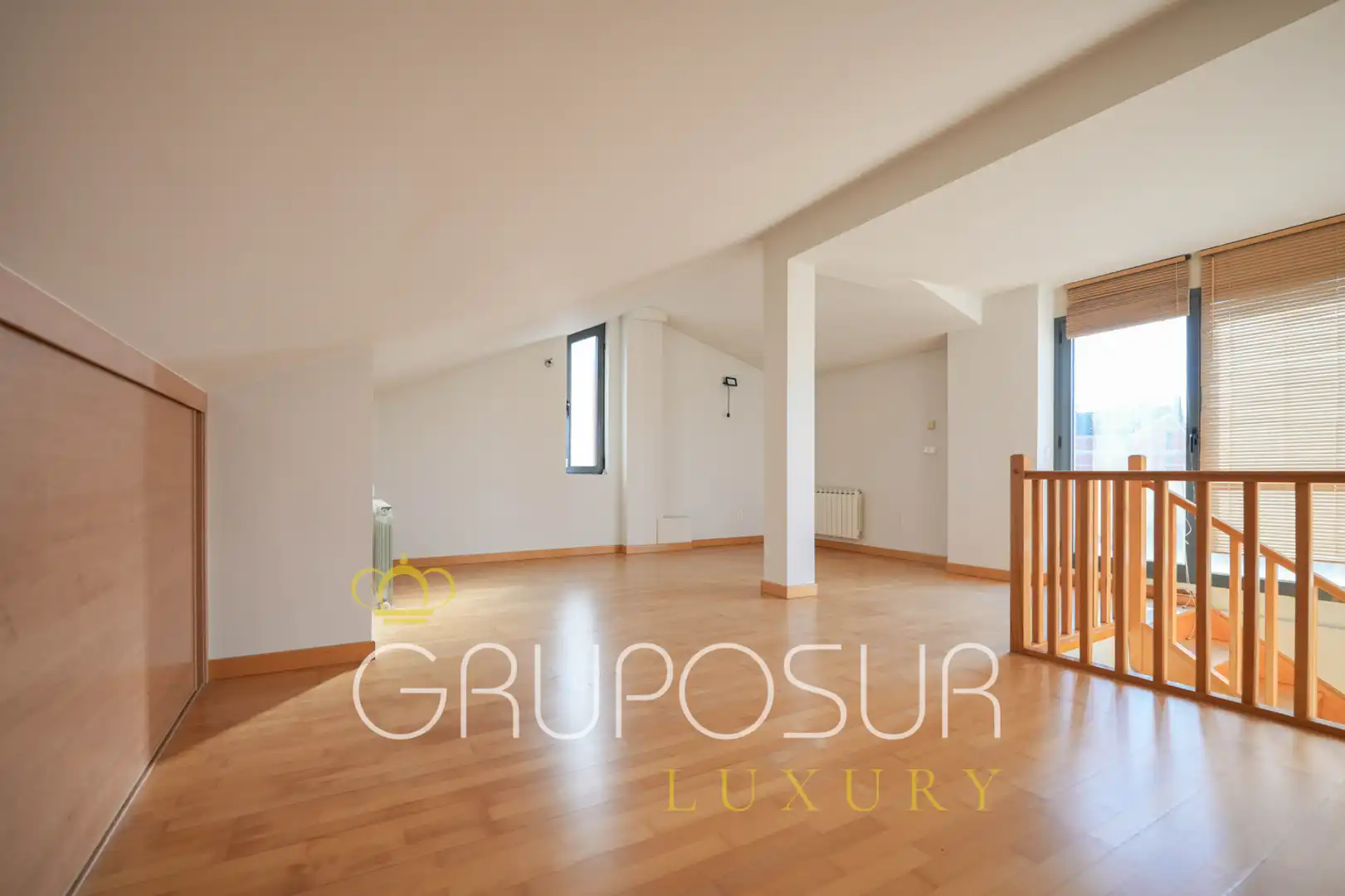 Sala d'estar de Casa adosada en venda en Valladolid amb Calefacció, Jardí privat i Parquet
