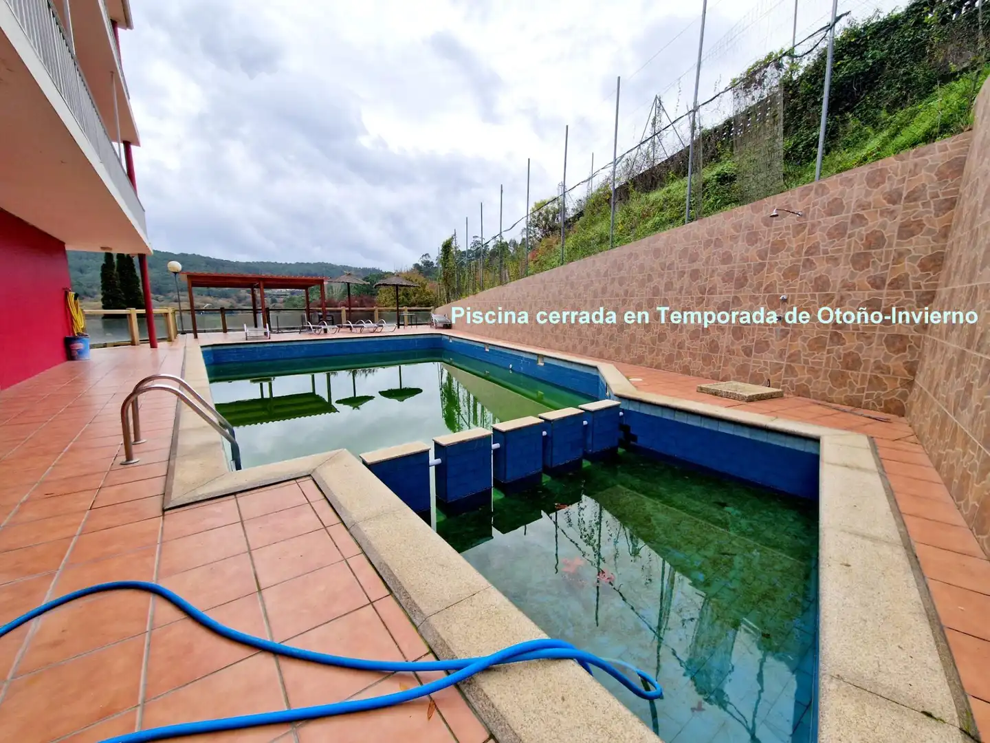 Schwimmbecken von Gebäude zur Miete in Outes
