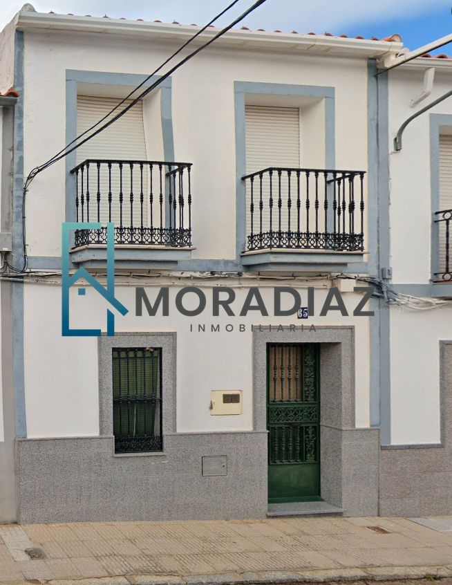 Vista exterior de Casa o xalet en venda en Castuera amb Terrassa i Moblat