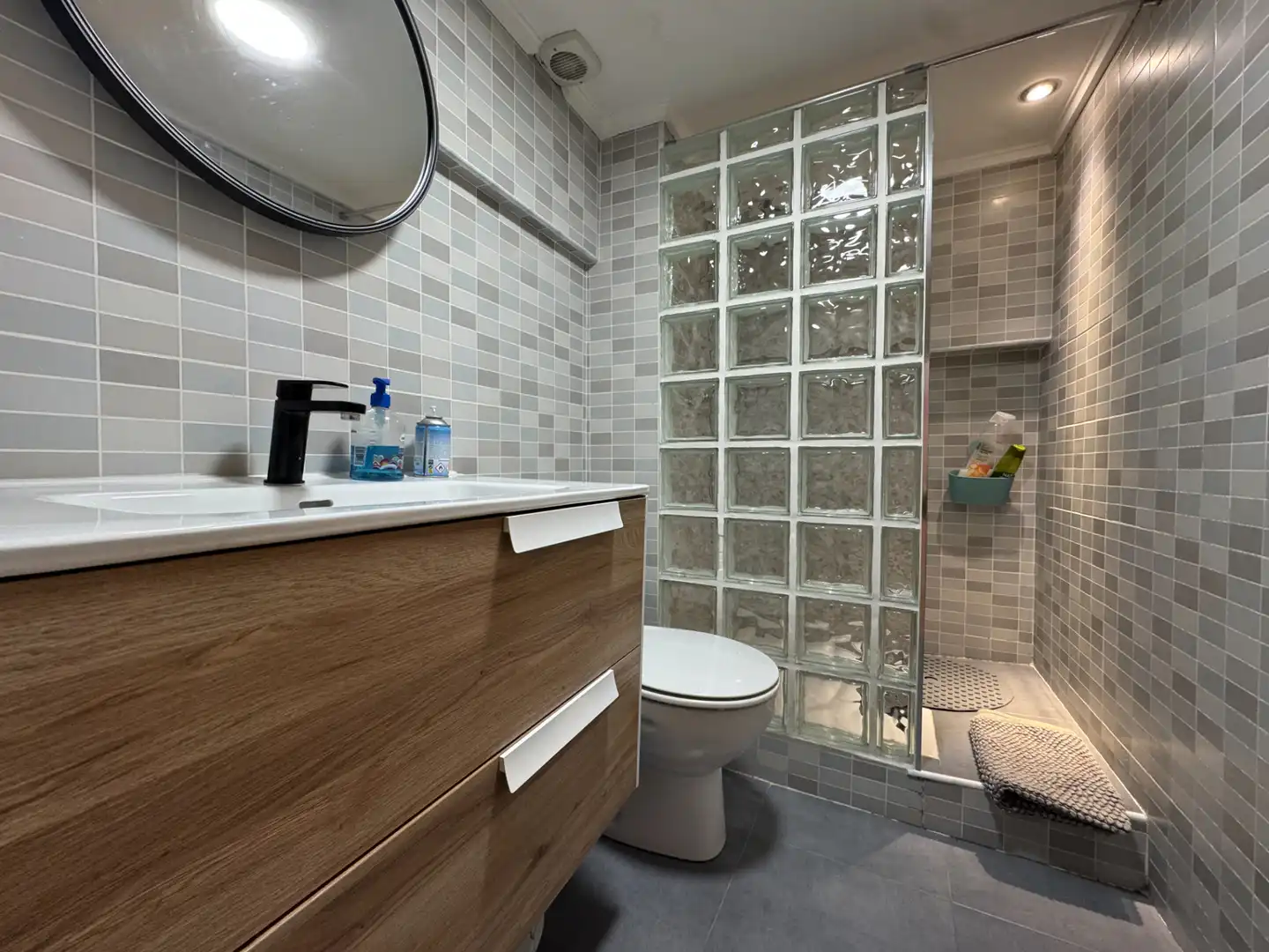 Baño de Ático en venta en Jaca con Terraza, Trastero y Amueblado
