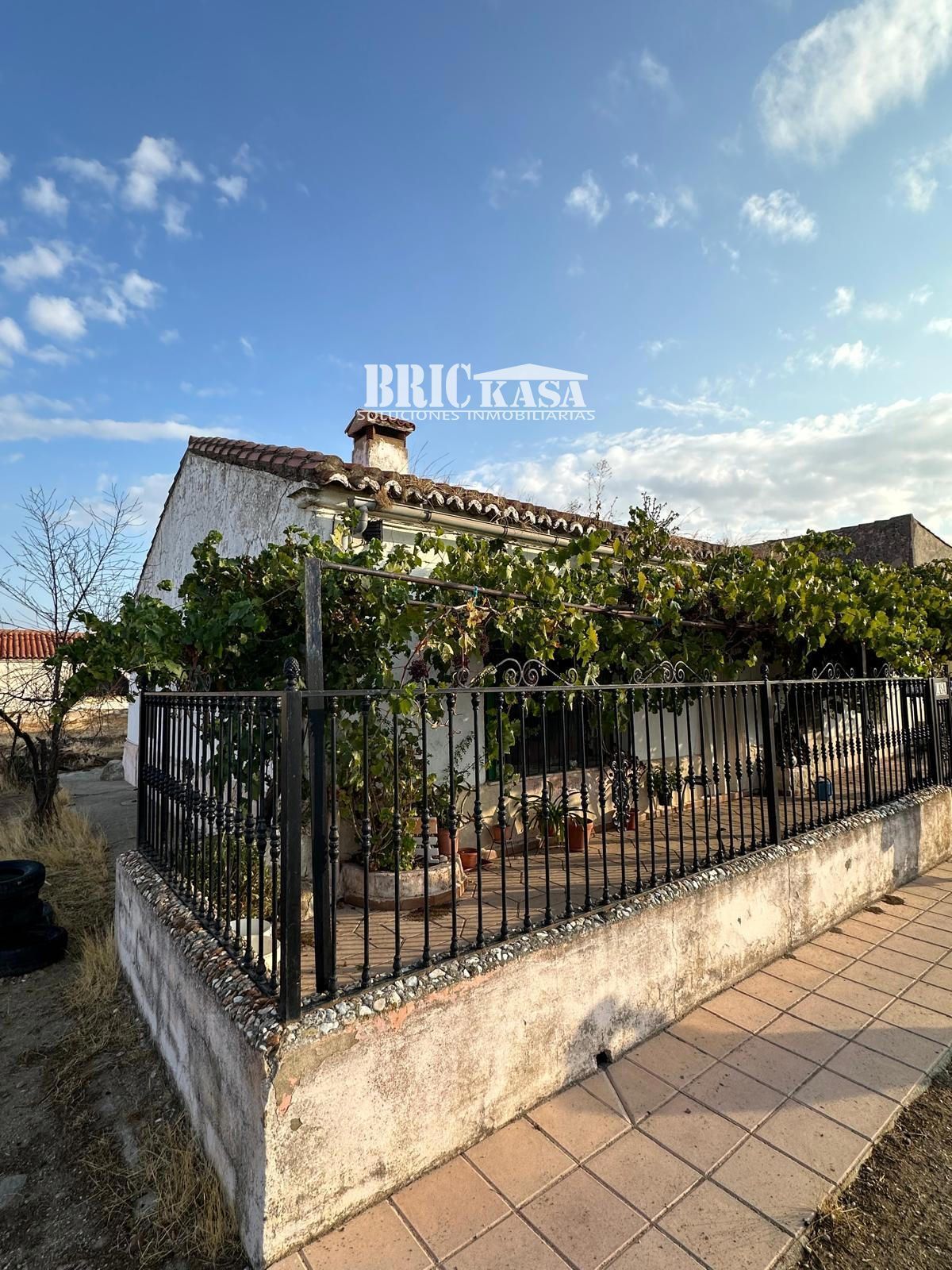 Vista exterior de Casa o xalet en venda en Torreorgaz amb Terrassa, Traster i Moblat