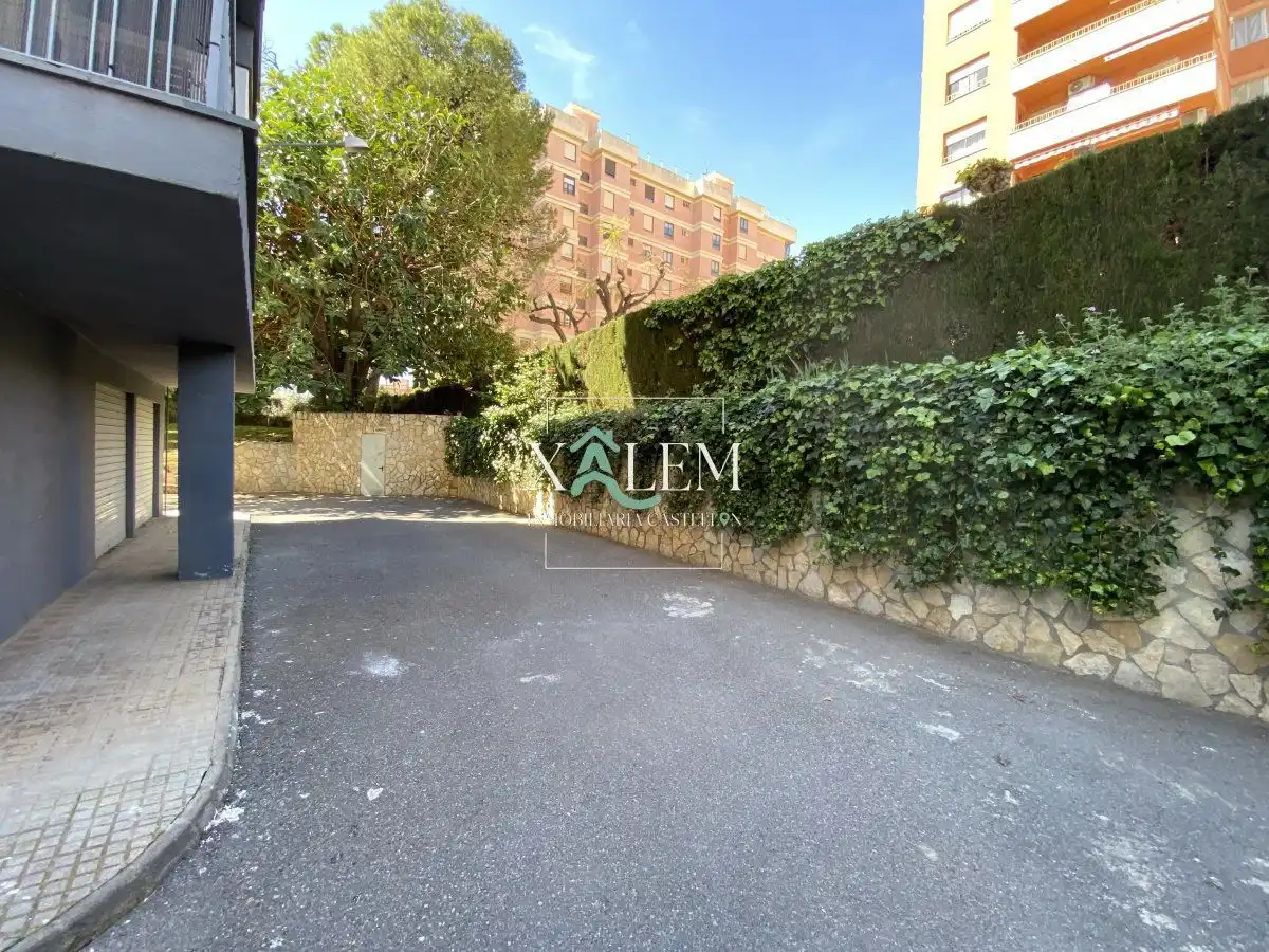 Aparcament de Pis en venda en Castellón de la Plana / Castelló de la Plana amb Balcó