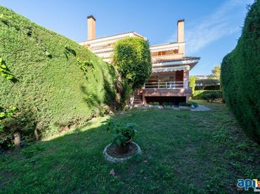 Casa amb balcó en venda a Califòrnia - Santa Madrona
