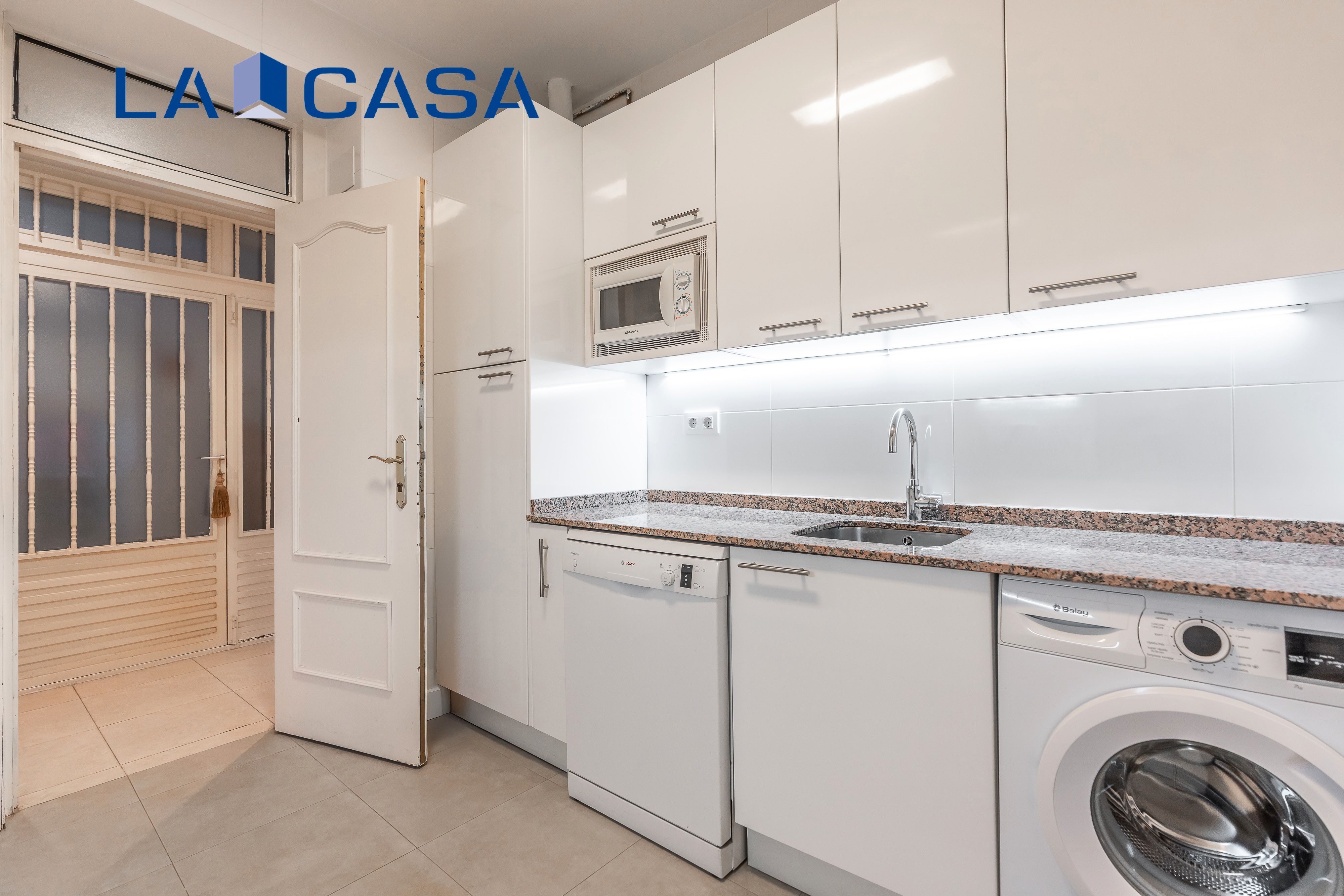 Kitchen of Planta baja for sale in  Madrid Capital